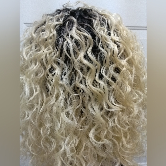 Wig - Picture 3 of 6